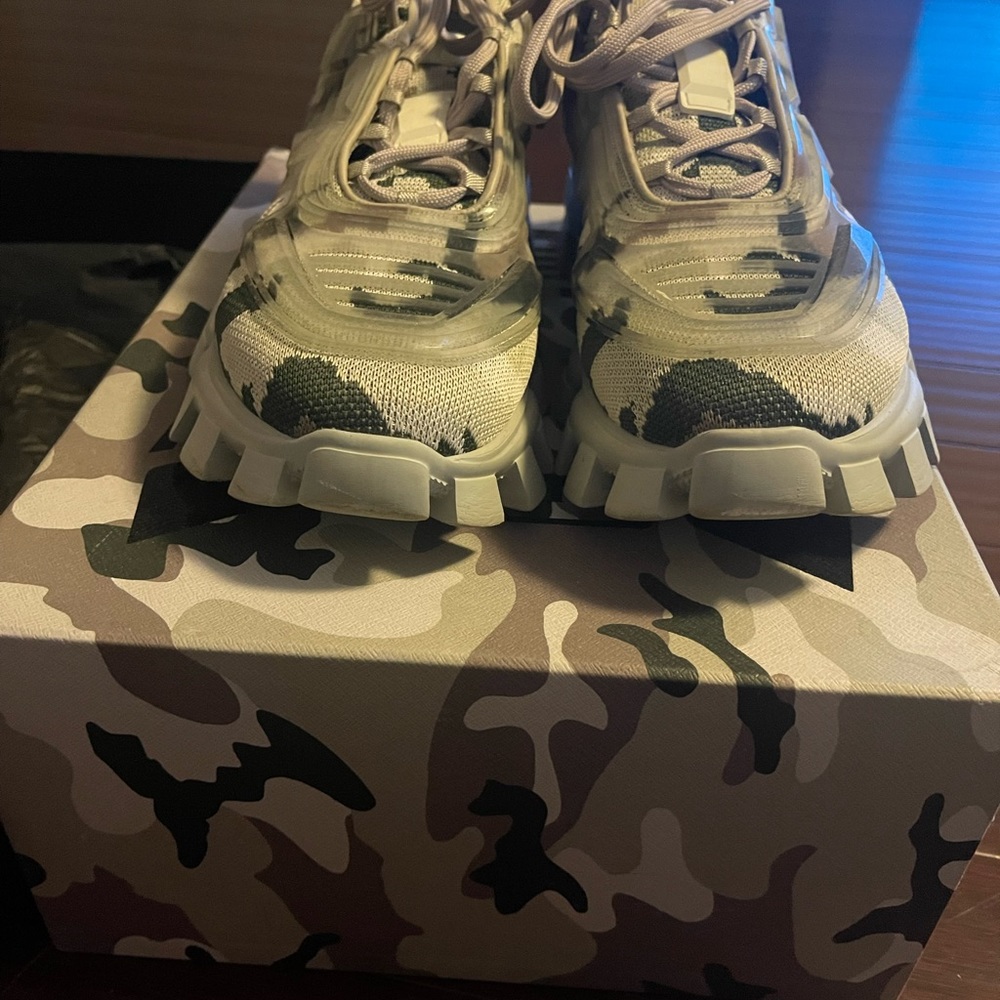 I’m selling my slightly worn Prada cloudburst sneaker. It’s a UK10 - Picture 3 of 7